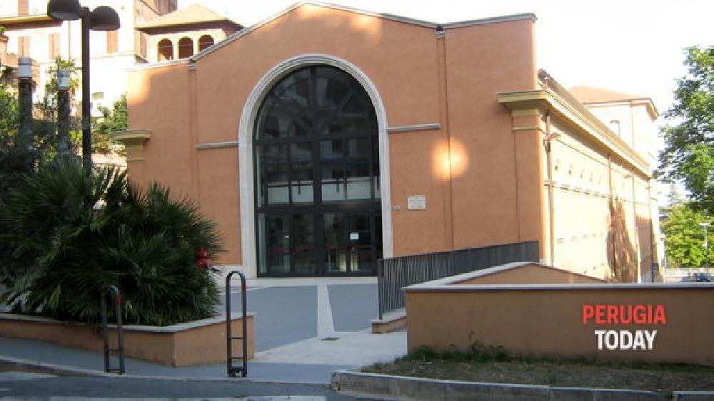 Processato per maltrattamenti e stalking, ma voleva solo vedere il fig